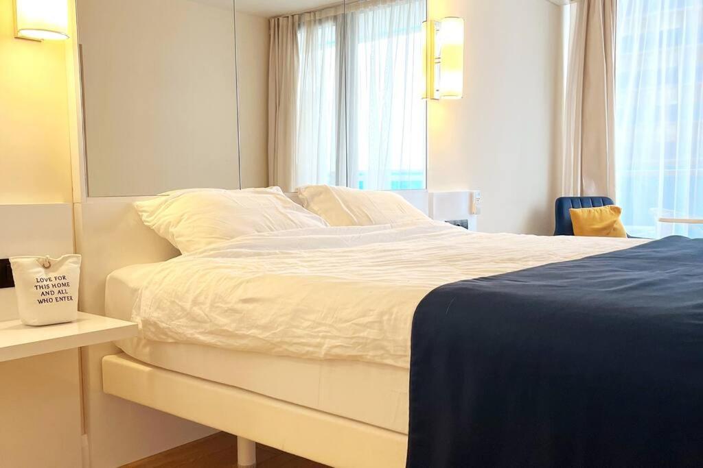 1-Bedroom Studio Apartment In Orbi City - Side Seaview Батуми Экстерьер фото